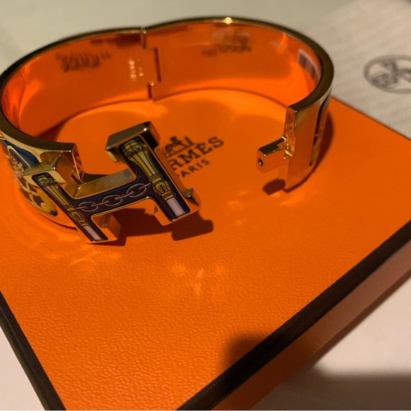 Authentic brand new PM Hermes fashionable bracelet with dust bag, box,ribbon - Picture 6 of 16